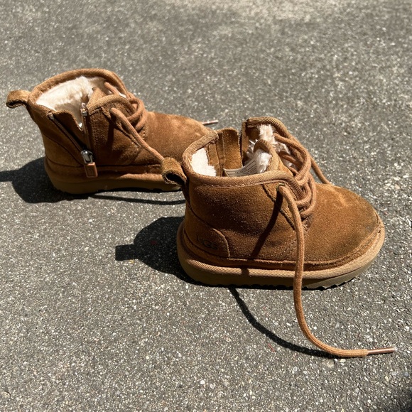 Uggs - Toddler Size 7 - Picture 7 of 11